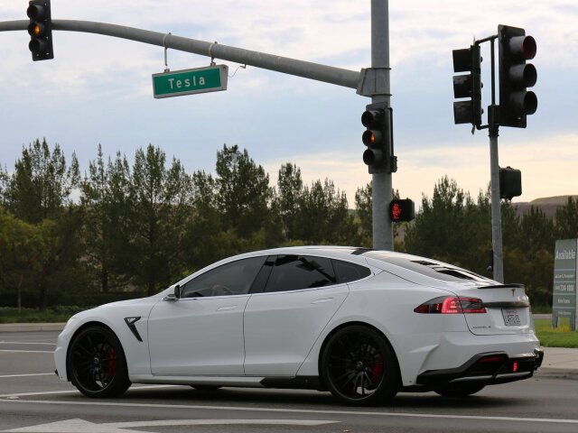 Tesla Model S - 2015