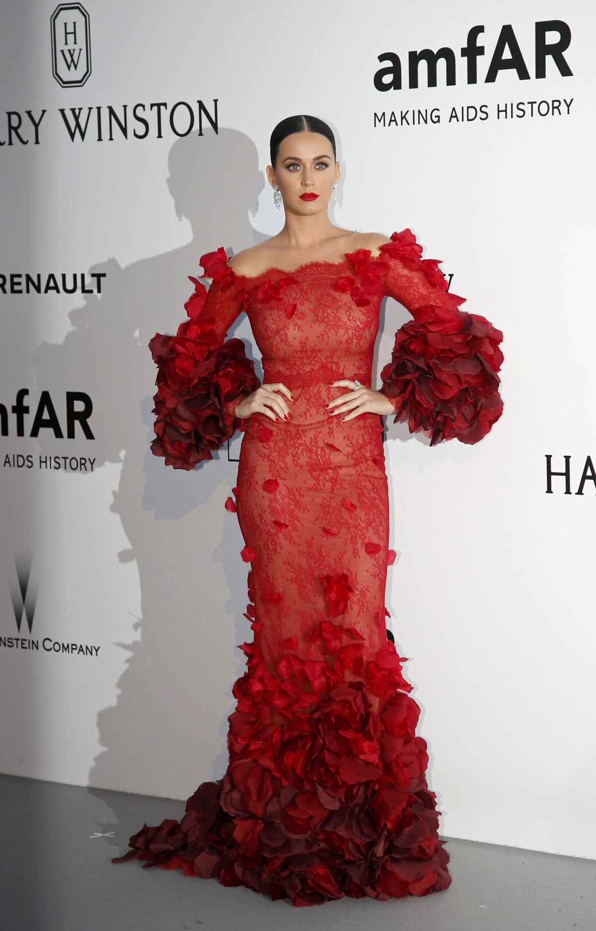 Speváčka Katy Perry v kreácii Marchesa. 