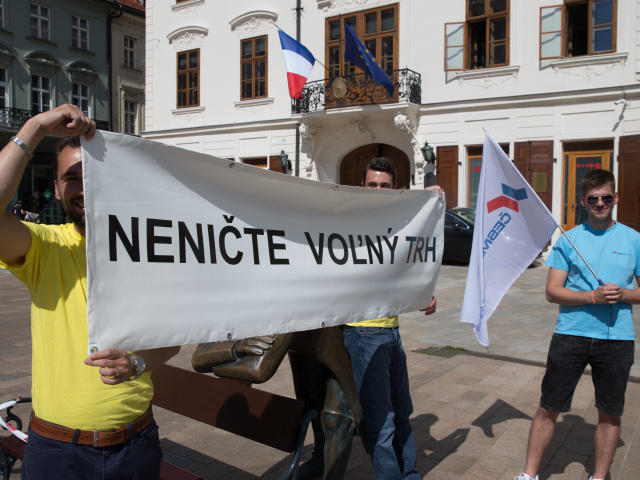 protest dopravcov, Česmad