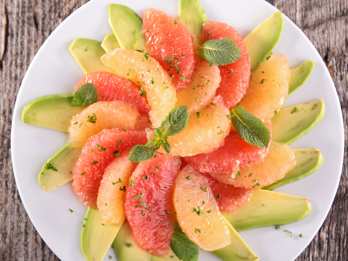 grapefruit, avokádo