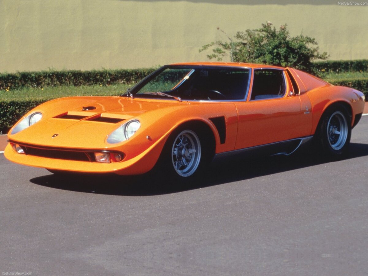 Lamborghini Miura patrí medzi prvé superšporty. Čím bolo revolučné?