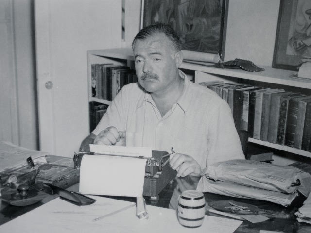 Ernest Hemingway počas jeho pobytu na Kube.