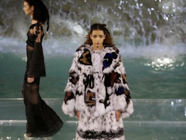 Fendi Haute Fourrure 2016 - Rím - Fontána di Trevi