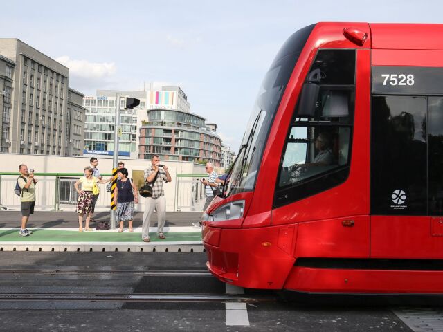 prva elektricka z petrzalky, električka, starý most,