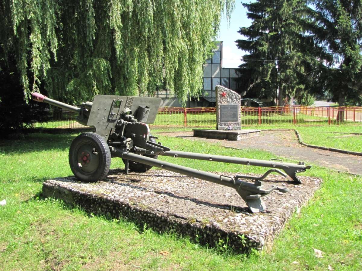 cerovo, pietne miesto, vojaci