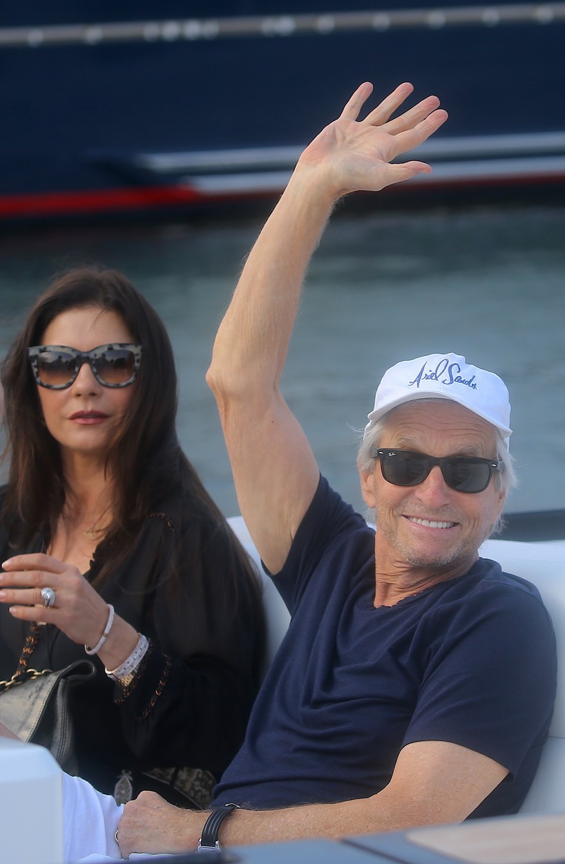 Catherine Zeta-Jones a Michael Douglas v Saint-Tropez.