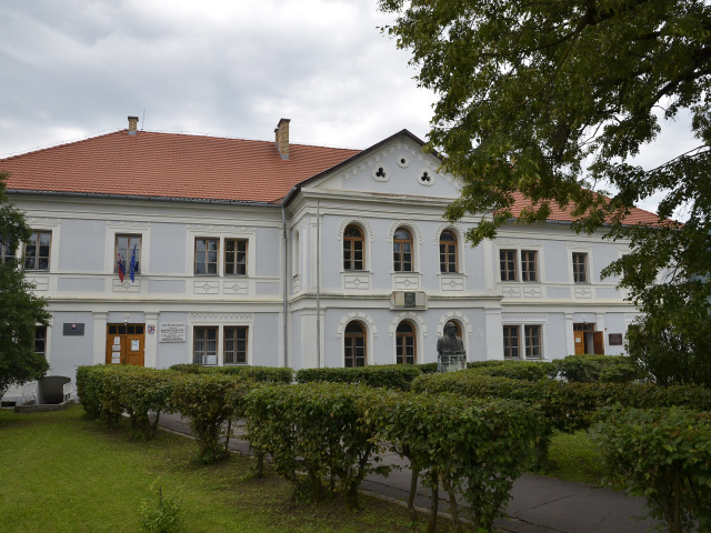 Revúca, gymnázium