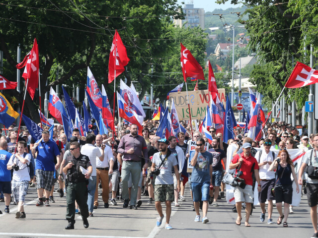 extrémisti, pochod extrémistov,