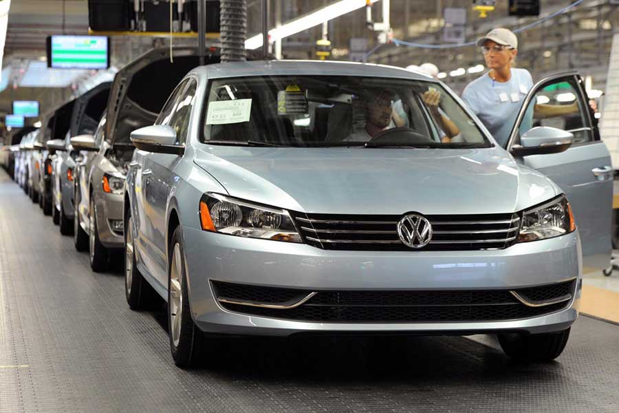V rámci koncernovej hierarchie je Volkswagen vyššie ako Škoda, no česká značka zarobí na jednom vozidle v priemere viac.