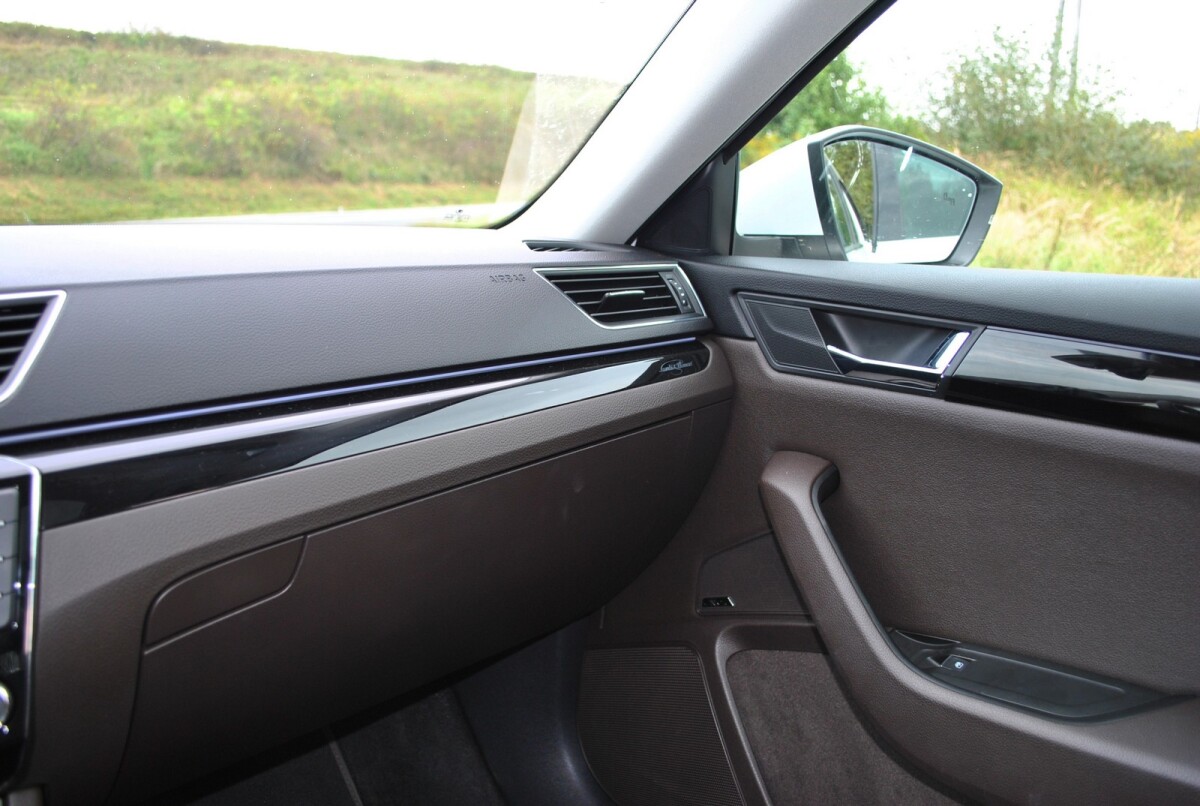 Škoda Superb Combi 2,0 TSI L&K