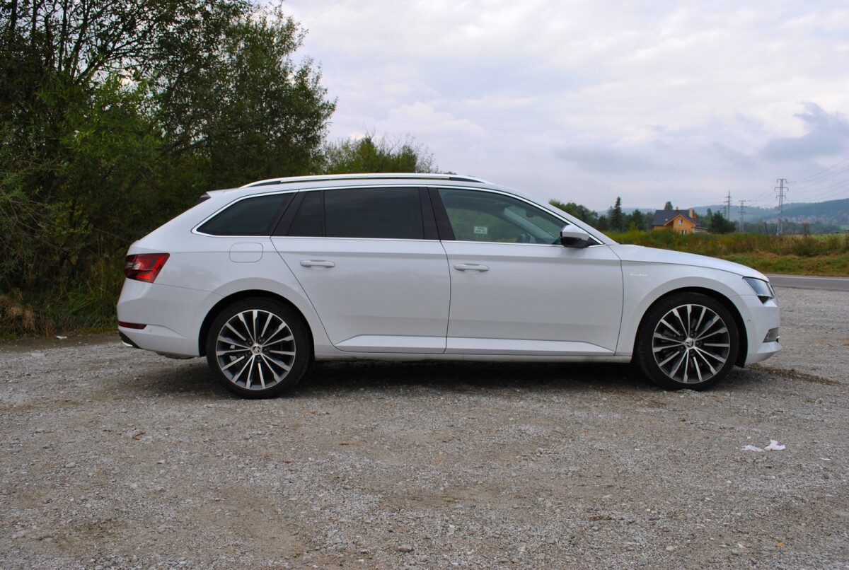 Škoda Superb Combi 2,0 TSI L&K