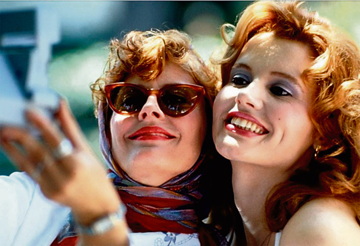 V histórii kinematografie majú svoje pevné miesto ako Thelma a Louise. Herečkám Susan Sarandon a Geene Davisovej vo filme z roku 1991 sekundoval dnes slávny herec. Bol to?