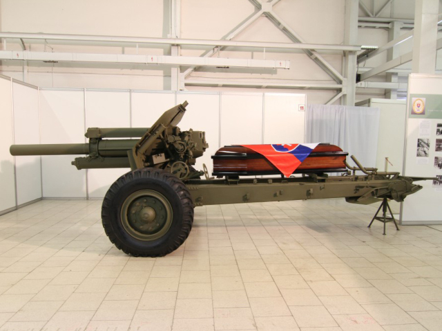 pohreb Michala Kováča, lafeta,