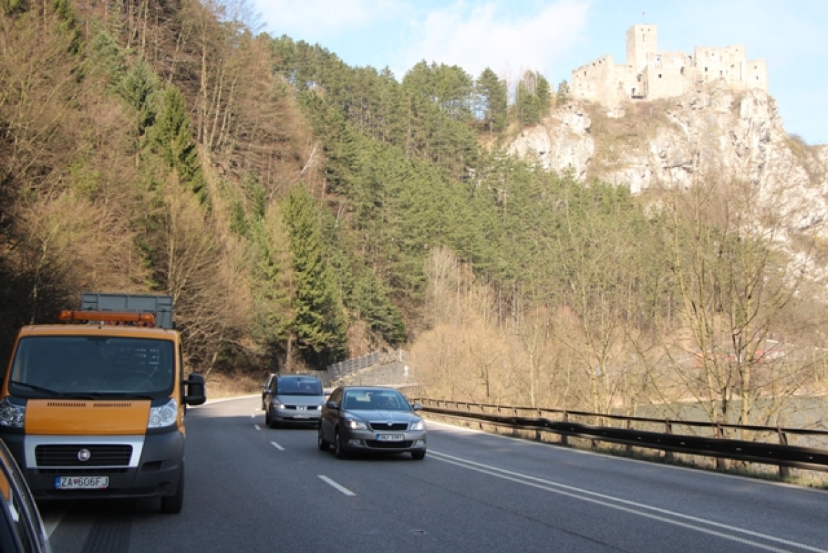 Bralo pod Strečnom , Strečno, doprava, autá, cesta, hrad