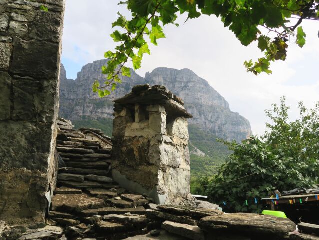 Grécko, Meteora, Papingo, kláštory, domy, skaly