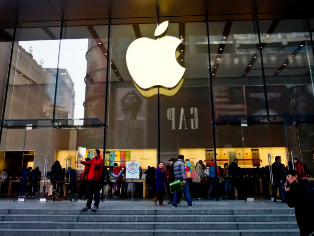 apple, budova, ľudia