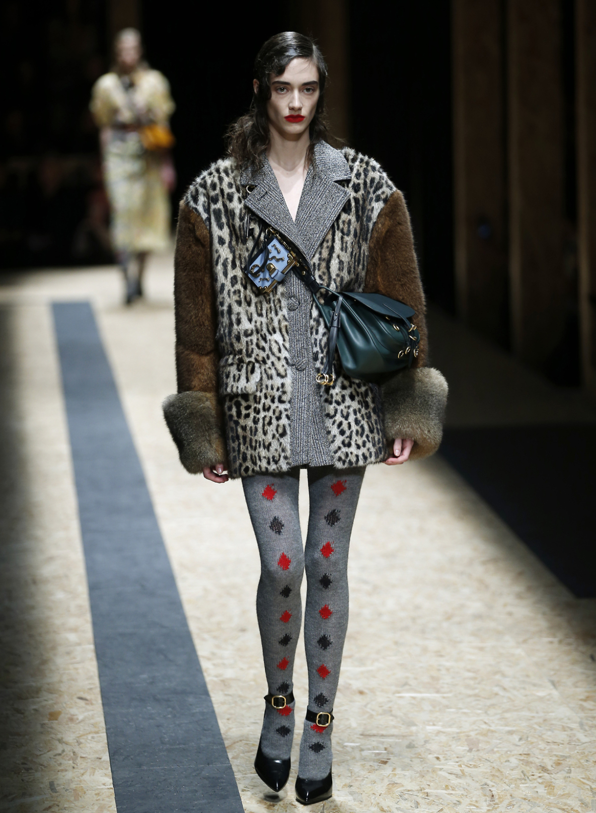 Modelka na prehliadke Prada - jeseň-zima 2016/2017.