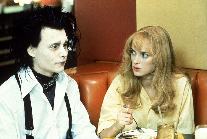 Rok 1992: Herečka Winona Ryder a Johnny Depp na zábere z filmu Nožnicovoruký Edward.