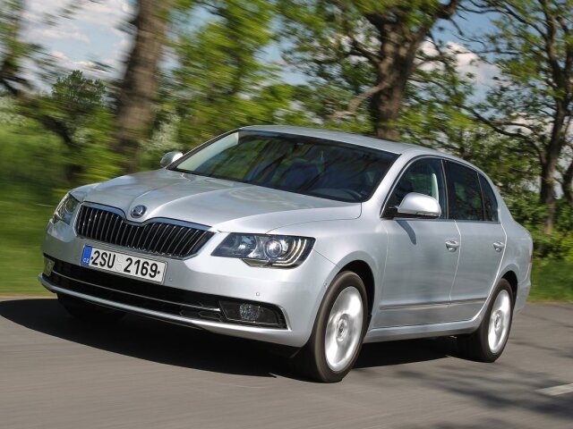 Škoda Superb minulej generácie je ôsmym najmenej spoľahlivým autom. Dopláca však najmä na drahý servis. Priemerná cena opravy je podobná ako pri Mercedese-Benz triedy S či pri BMW M3.