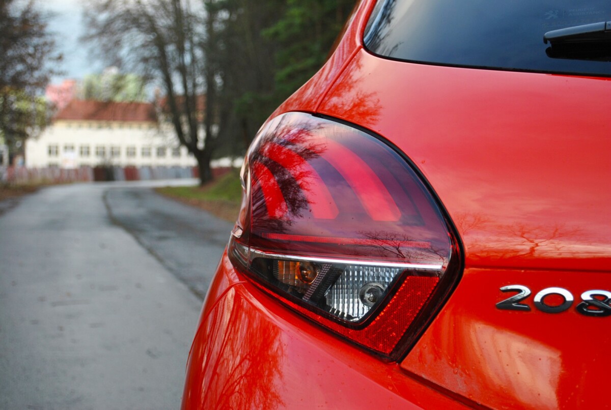 Peugeot 208