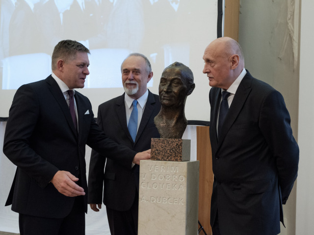 fico, dubček, busta Dubčeka,