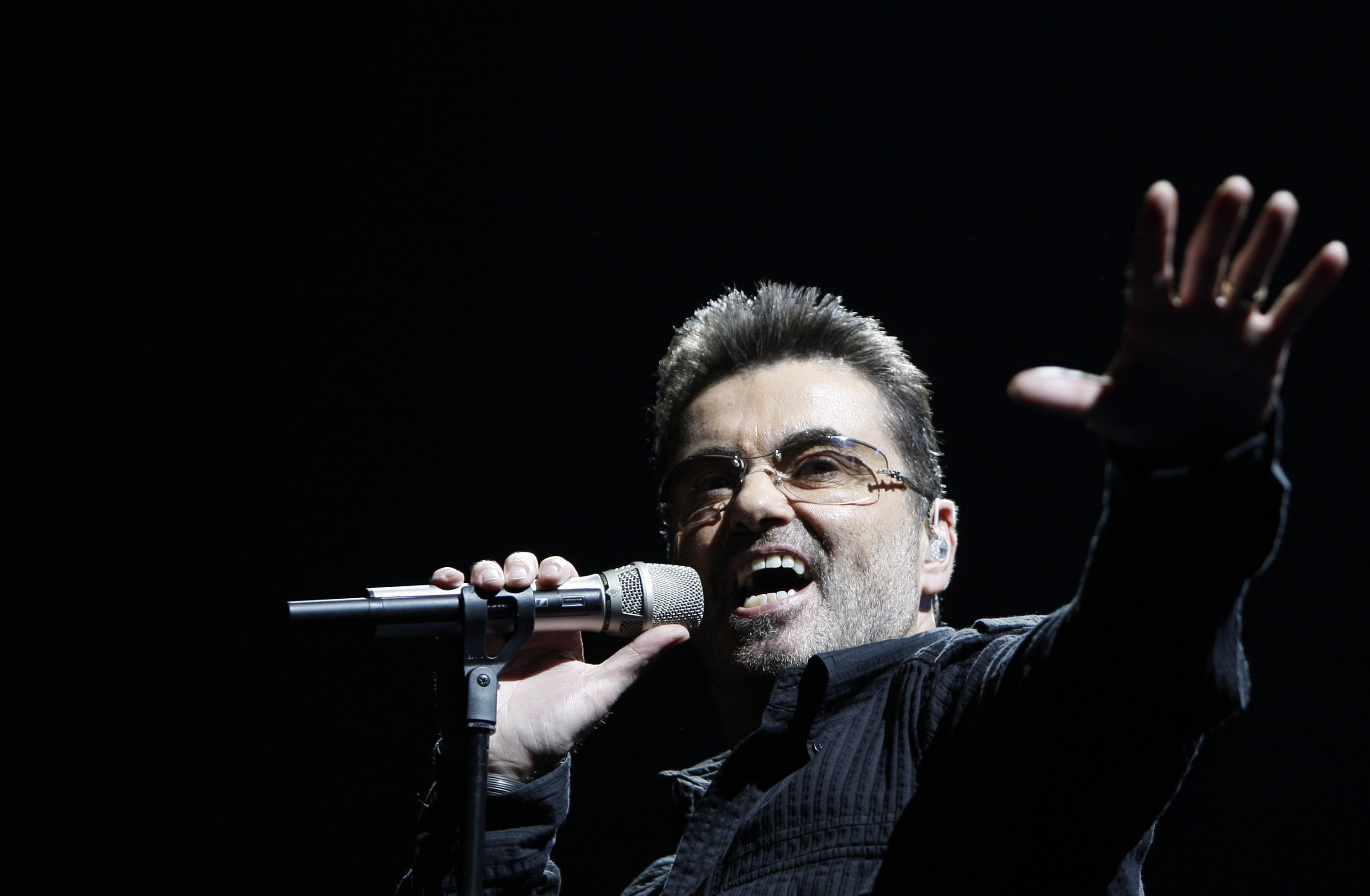 George Michael počas jeho turné Live Global Tour v roku 2008.