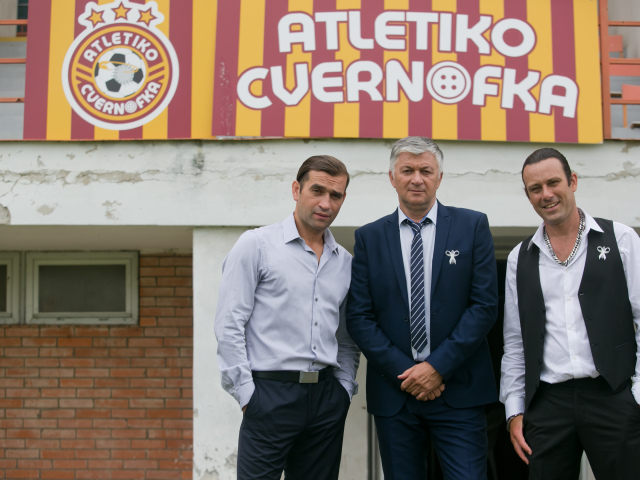 Ladislav Molnár s hercami Milanom Ondríkom (vľavo) a Róbertom Jakabom (vpravo).
