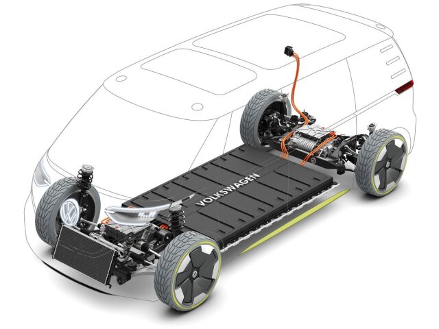 Pohon zabezpečujú dva elektromotory s celkovým výkonom 275 kW a batérie s kapacitou 111 kWh umiestnené v podlahe.