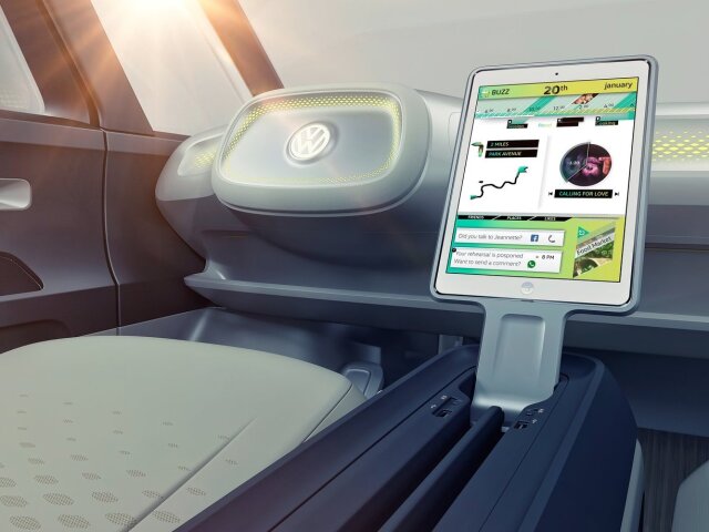 Interiér sa zbavil tlačidiel a klasických prístrojov. Všetko nahradil veľký head-up displej, odnímateľný tablet a dotykový displej na volante.