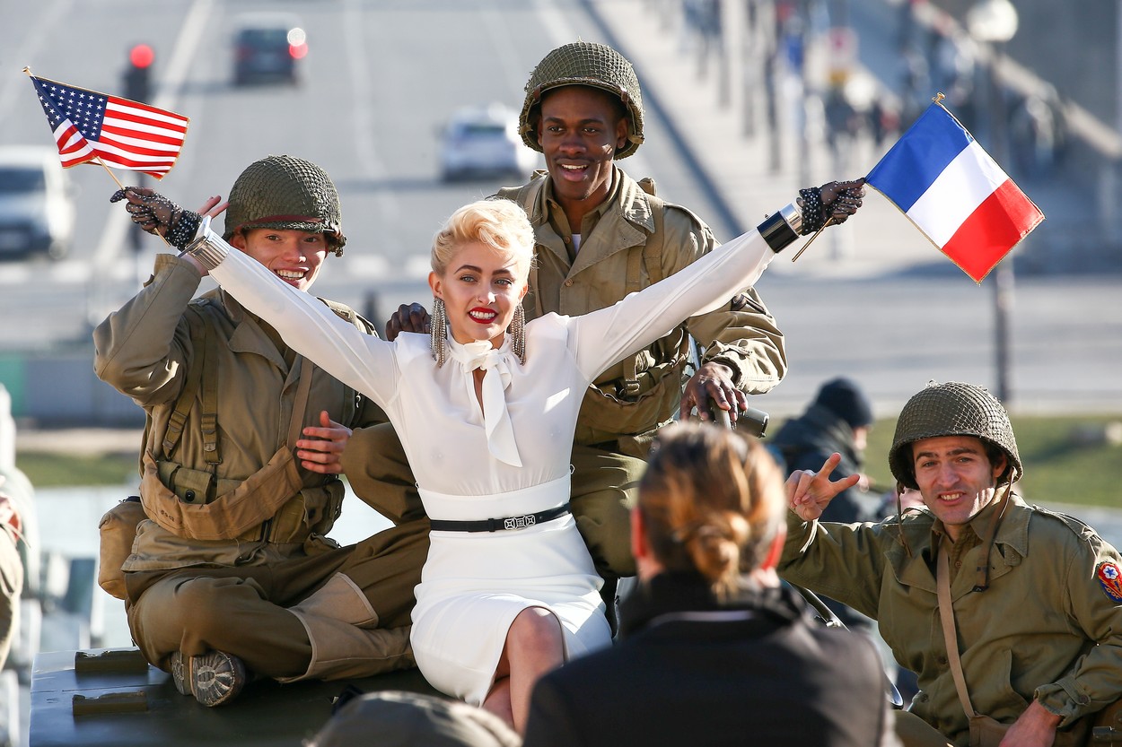 Paris Jackson, dcéra Michaela Jacksona, fotila pre značku Chanel na známom mieste Trocadero v Paríži.