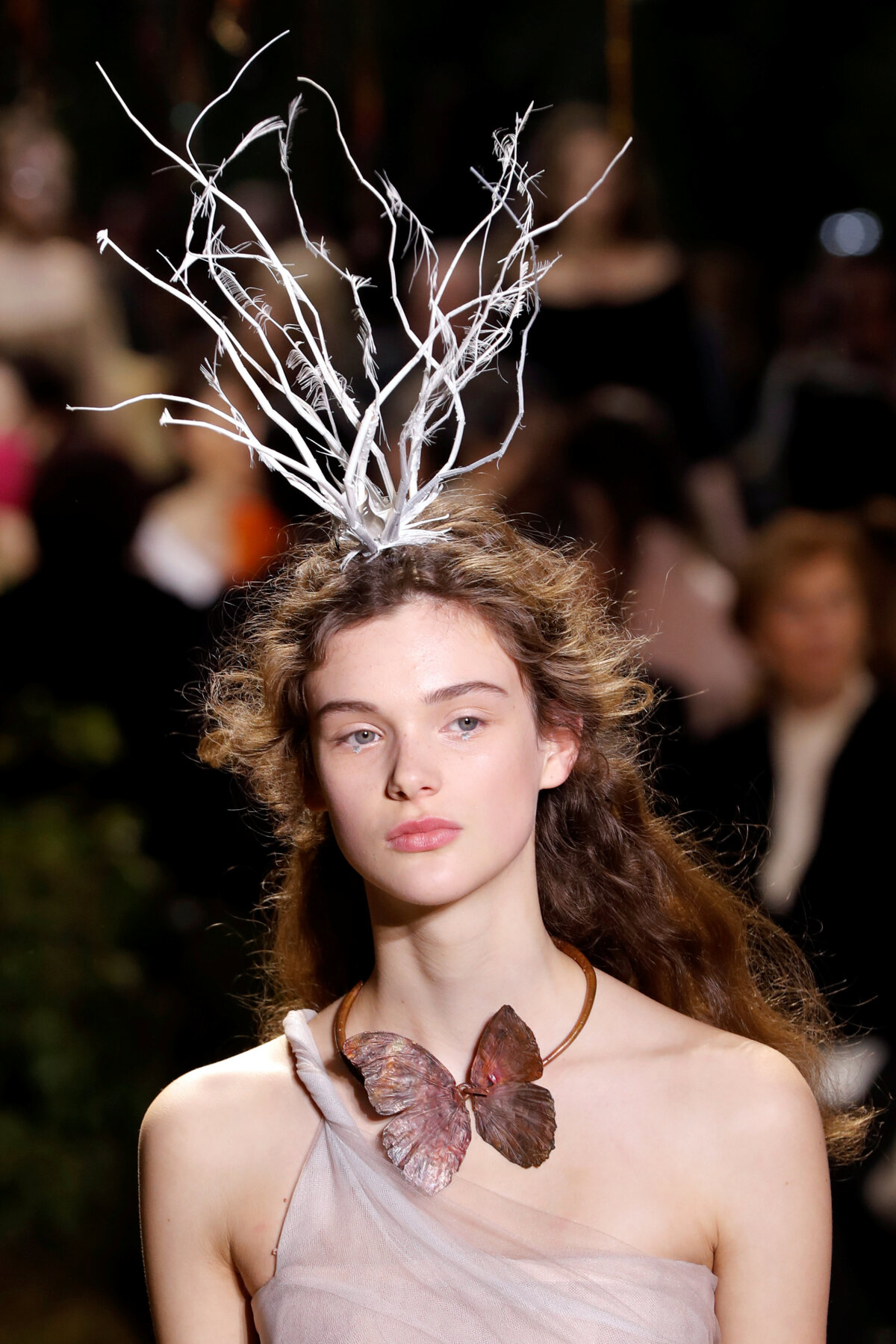 Modelka na prehliadke Christian Dior Haute Couture - jar-leto 2017.