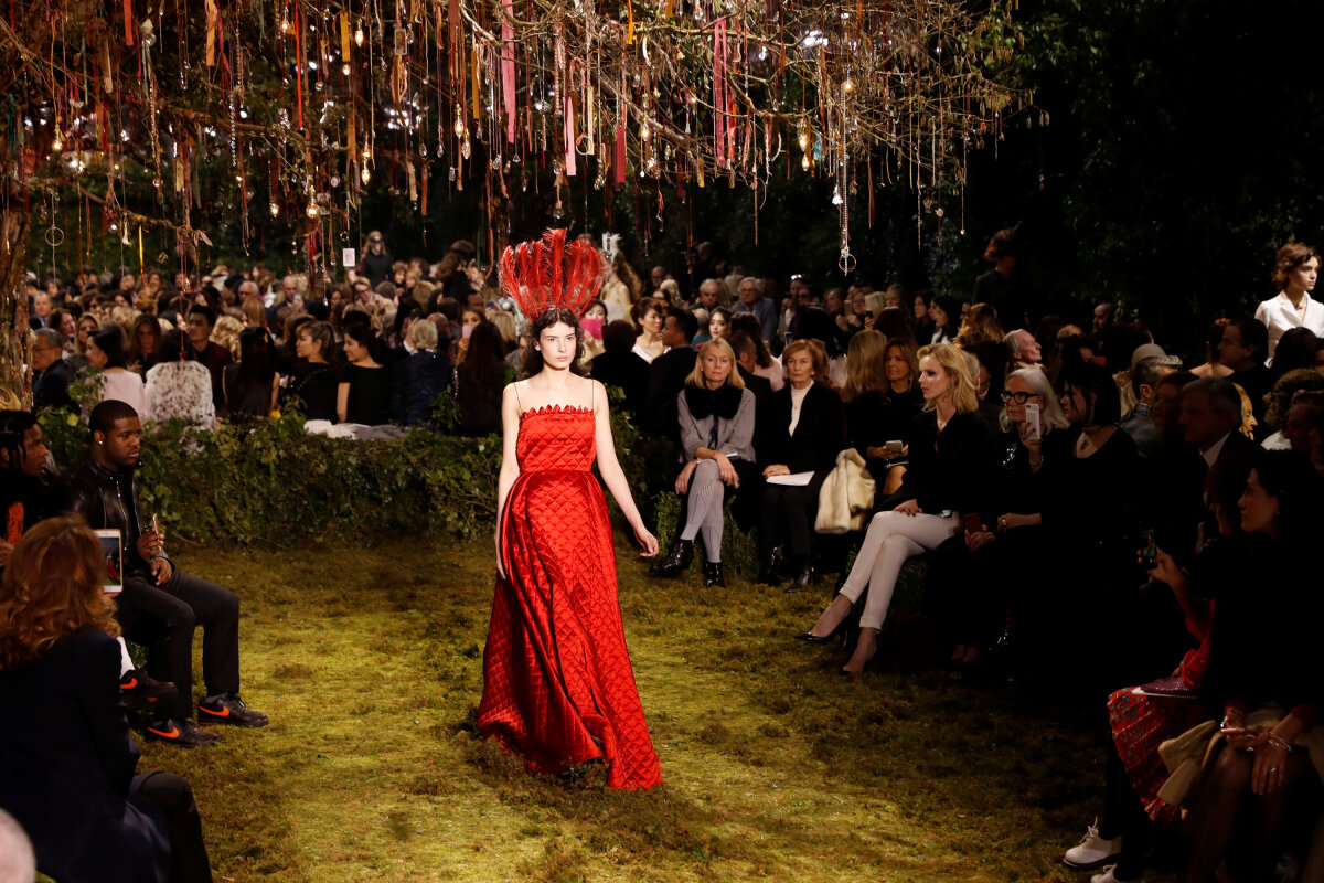 Modelka na prehliadke Christian Dior Haute Couture - jar-leto 2017.