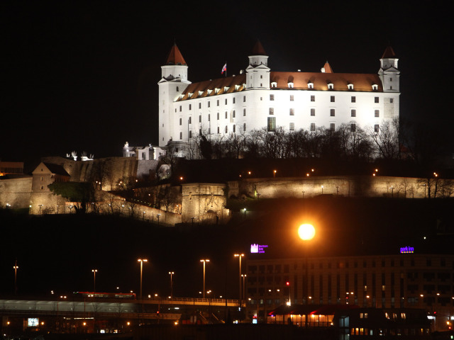 bratislavsky hrad, osvetlenie