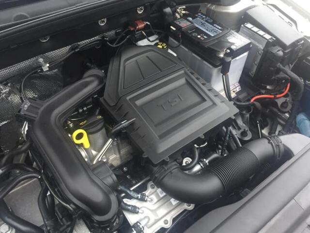 Najnovšou motorizáciou je 3-valec 1,0 TSI (85 kW). Príjemne nás prekvapil svojím vyvážením aj pružnosťou.