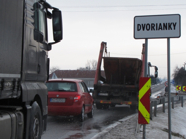 dvorianky, trebišov, kamióny, autá, doprava