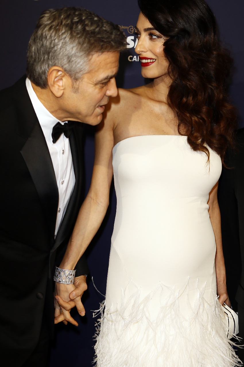 George Clooney a jeho manželka  Amal počas udeľovania cien César 2017.