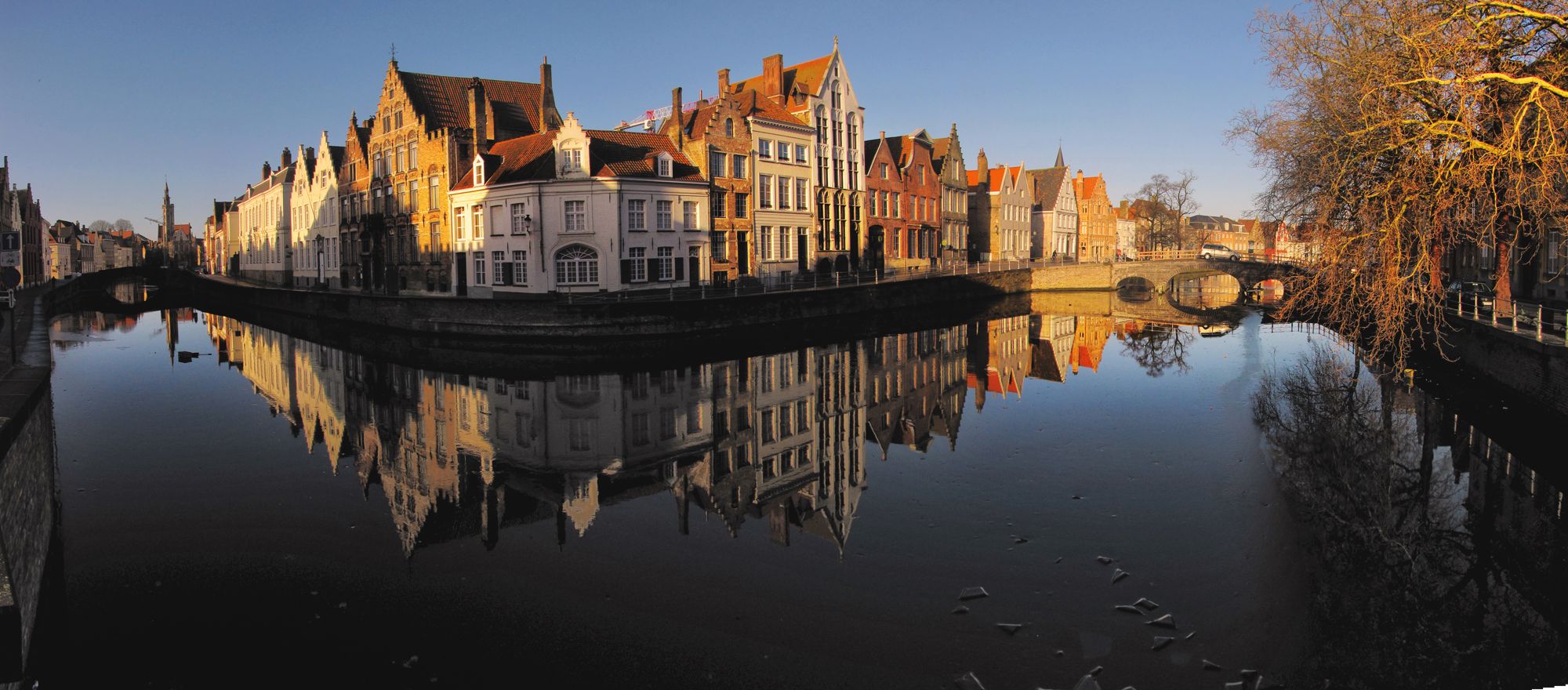 Zamrznutý kanál v Bruggách.