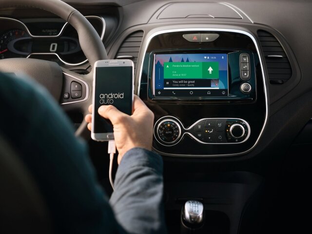 V interiéri môže Captur počítať s novšou verziou rozhrania R-Link Evolution s platformou Android Auto.