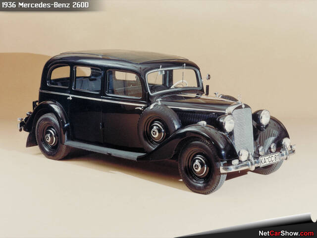 Prvým osobným autom s naftovým motorom sa stal v roku 1936 Mercedes-Benz 260 D.