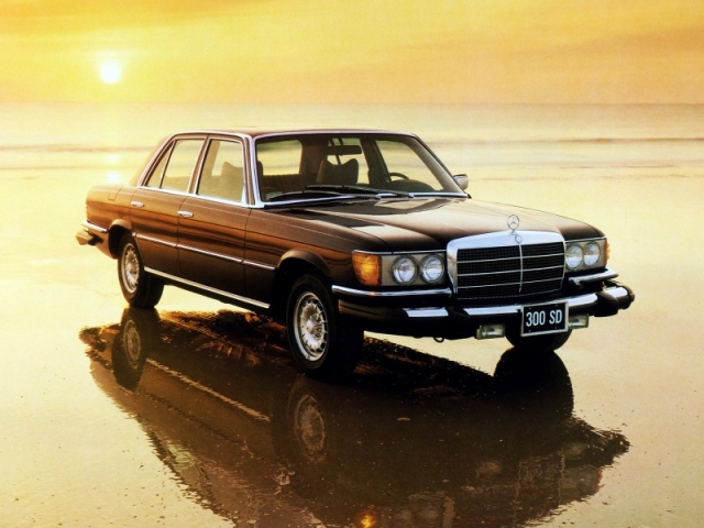 S prvým osobným autom s turbodieslom prišiel Mercedes-Benz v roku 1978. Jeho 300 SD sa však vyvážalo len do USA.