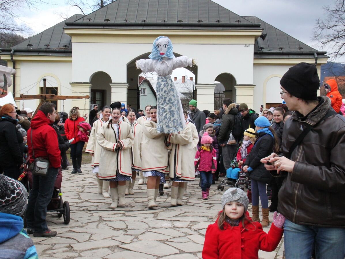 Budatínsky hrad, Morena, jar,