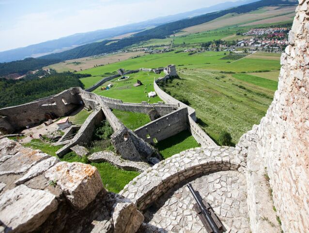 Spišský hrad, turistika, turisti, dovolenka