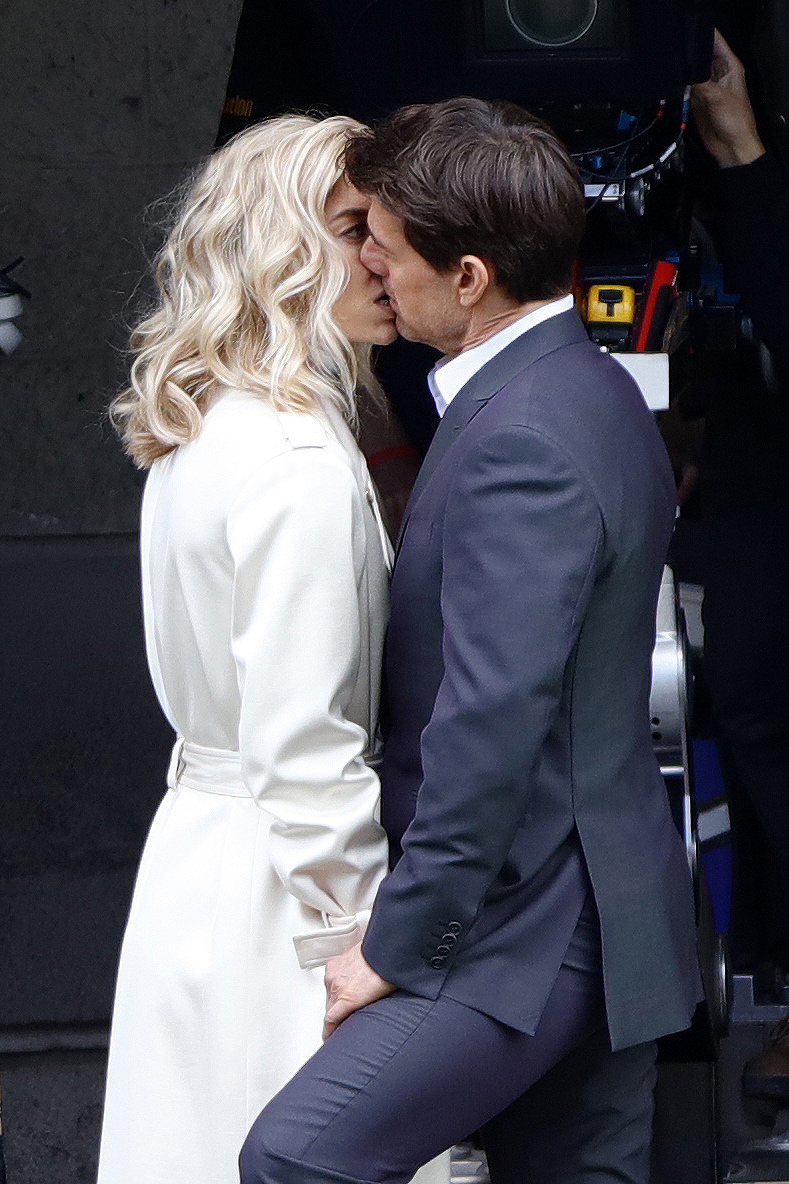 Vanessa Kirby a Tom Cruise v Paríži nakrúcajú šieste pokračovanie Mission Impossible.