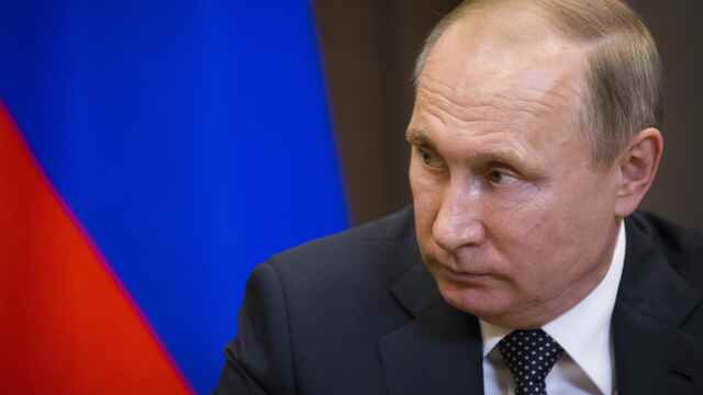 V Soči sa veľa hovorilo aj o obmedzení vývozu tureckých paradajok do Ruska. Putin pripomenul, že viaceré obchodné obmedzenia vznikli po tragickej smrti ruského vojenského pilota.