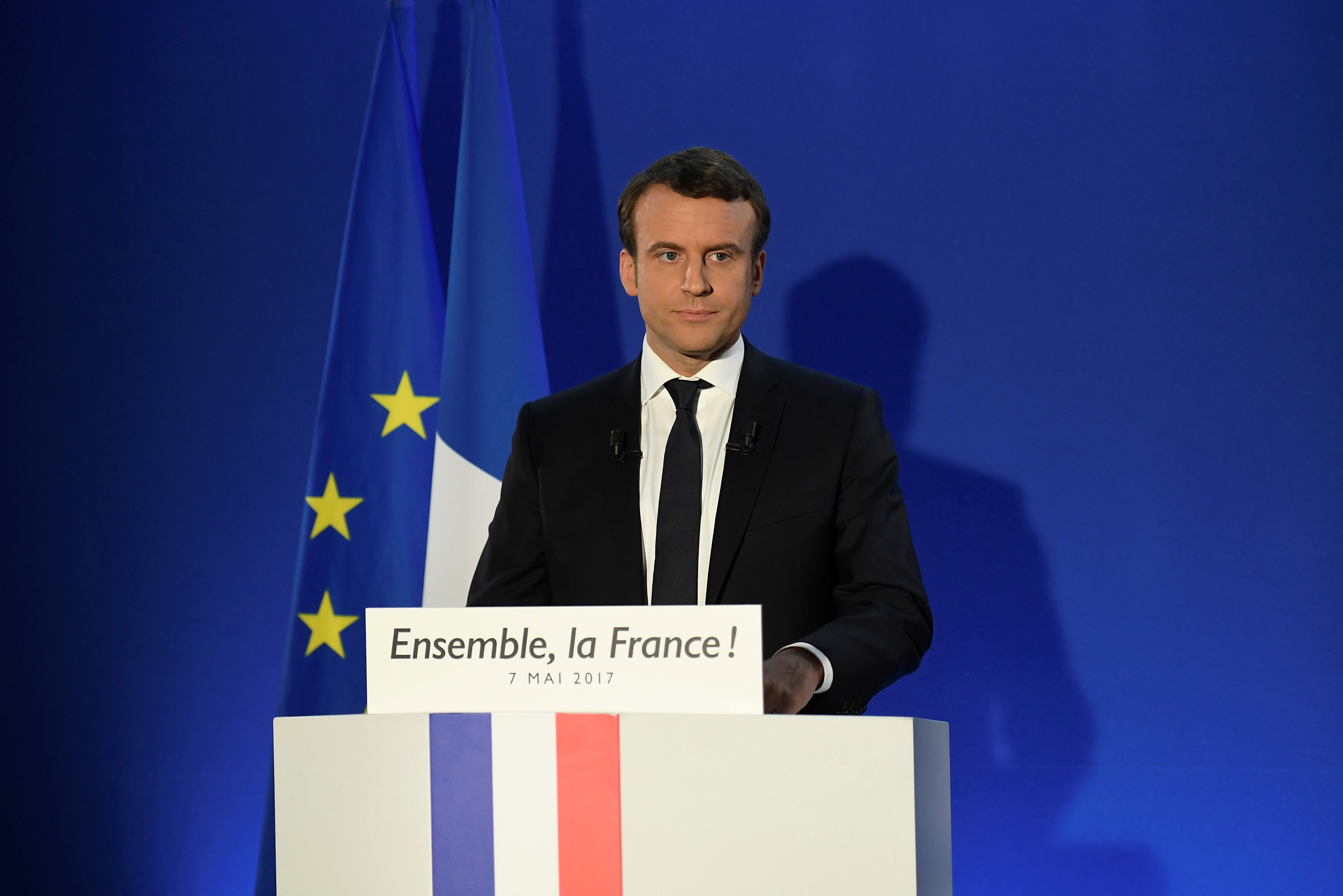 Francúzsky prezident Emmanuel Macron sa v stredu stretne aj so slovenským premiérom Robertom Ficom.