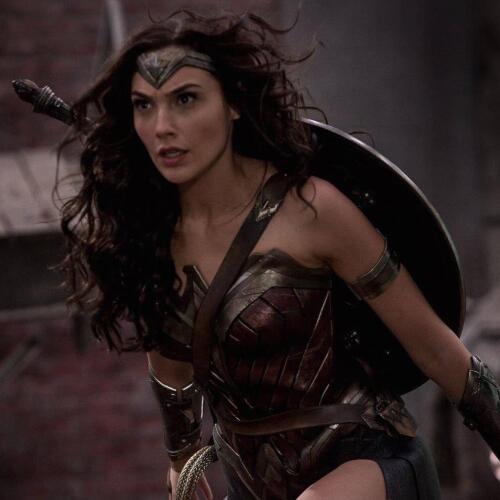 Gal Gadot ako Wonder Woman v rovnomennej snímke Patty Jenkinsovej.