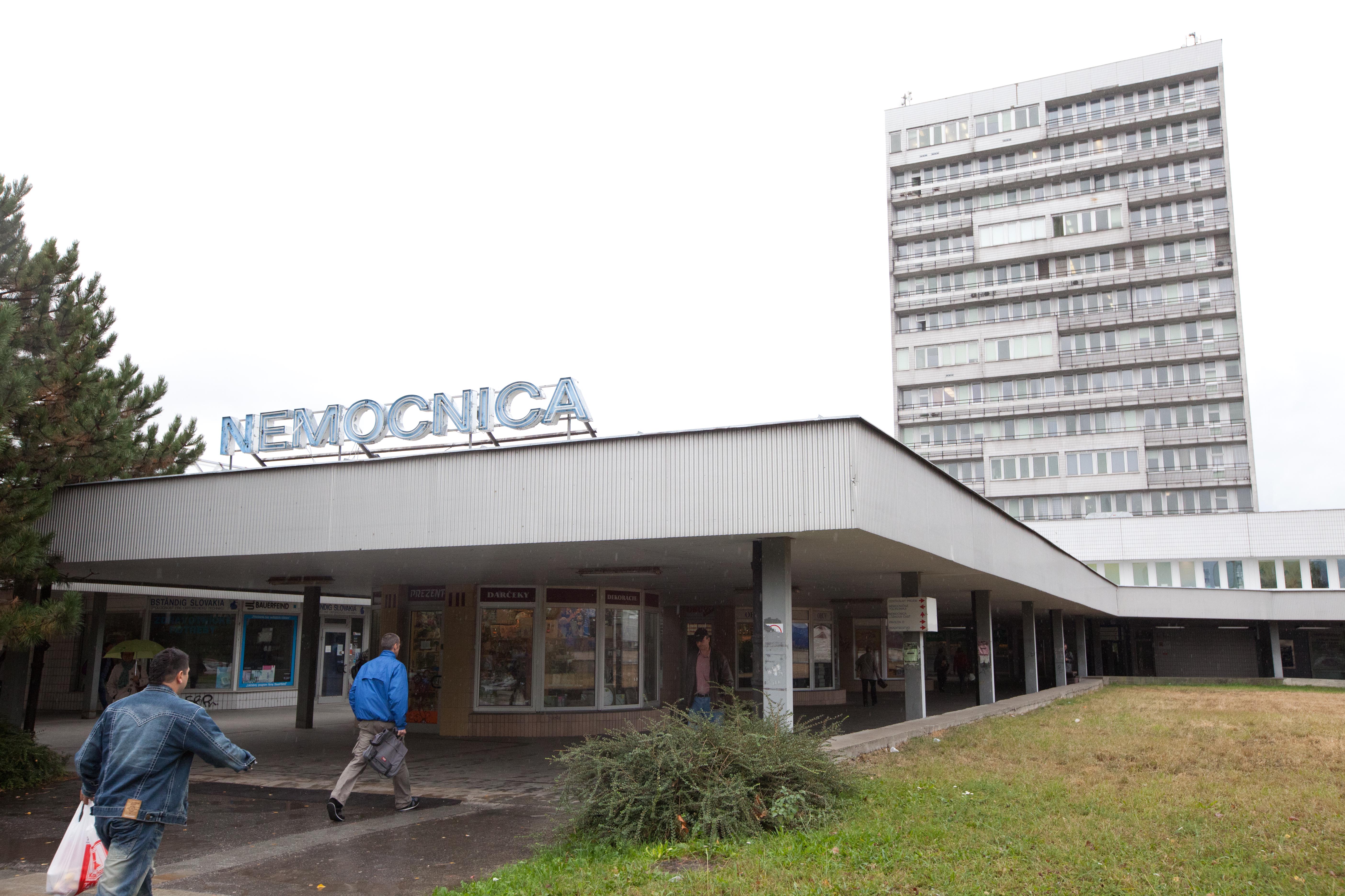 Najzadlženejšou je Univerzitná nemocnica v Bratislave. Na snímke zdravotnícke zariadenie v Ružinove.