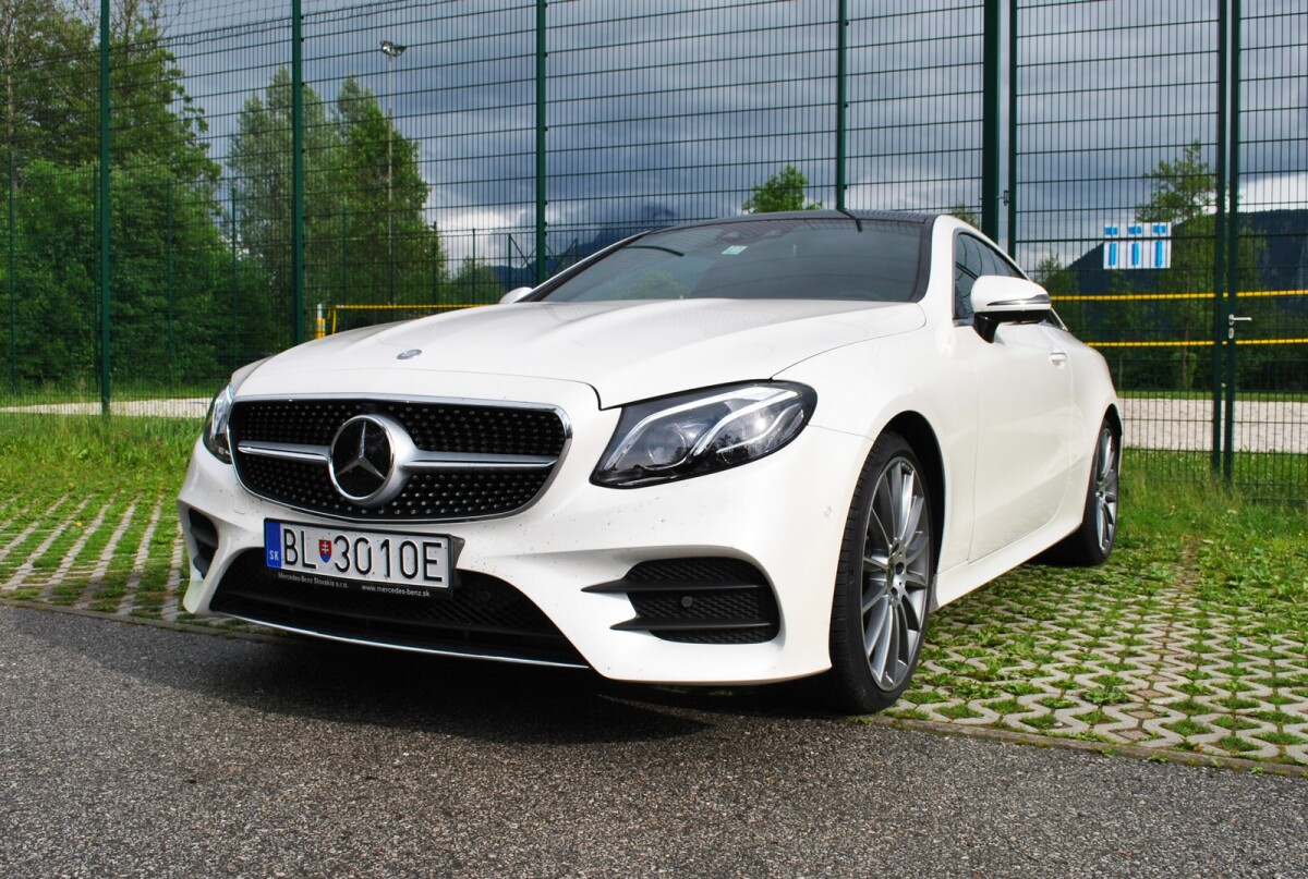 Mercedes E400 4MATIC kupé