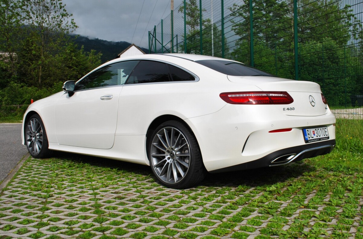 Mercedes E400 4MATIC kupé
