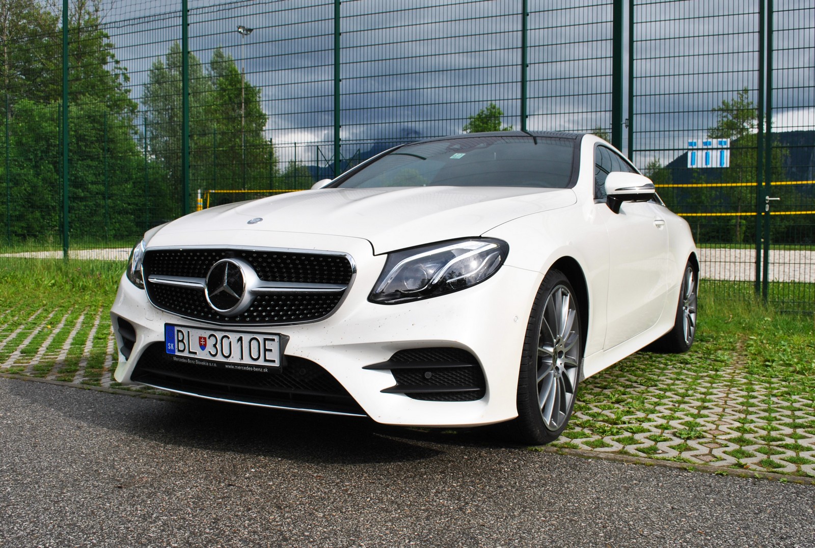 Už samotná silueta karosérie typu kupé je asi najkrajšia. Mercedes ju ešte vylepšil.